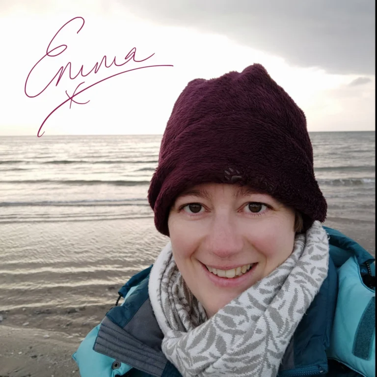 Emma RoseRoberts signed 768x768